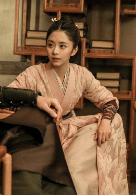 原创有一种幼齿气质叫29岁谭松韵当她换上学生装秒变18岁少女