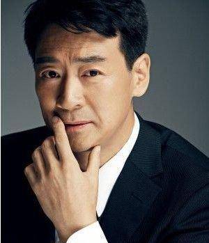 原创66岁寇振海近照似吃防腐剂2婚娶小21岁娇12岁儿子成全能童星