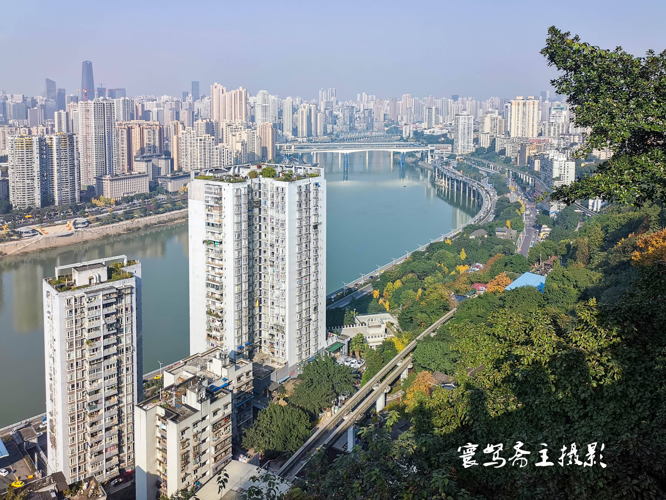 串聯起了重慶的李子壩抗戰遺址公園,鵝嶺公園,佛圖關公園,虎頭巖公園