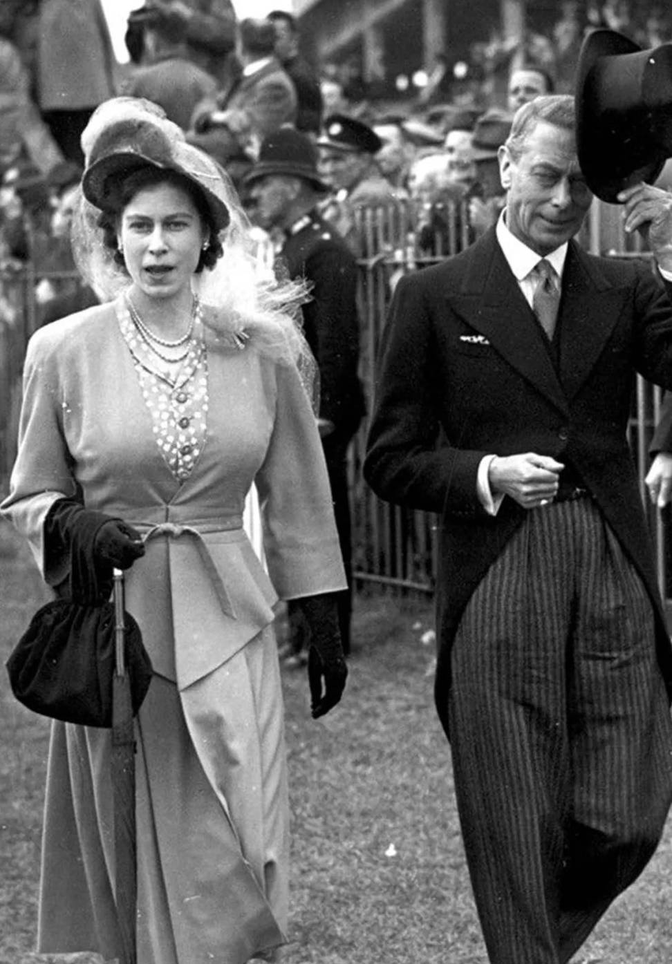 乔治六世国王性格柔软,深受两个女儿的喜爱,他的浓浓父爱更是远近闻名