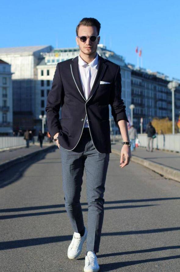 50岁陈志朋瘦身成功,穿粉西装搭配"鸳鸯鞋",帅回小虎队时代_运动_感觉