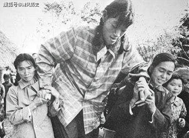 女"巨人"曾金莲,身高2.48米,18岁去世后,为何遗体封存至今?