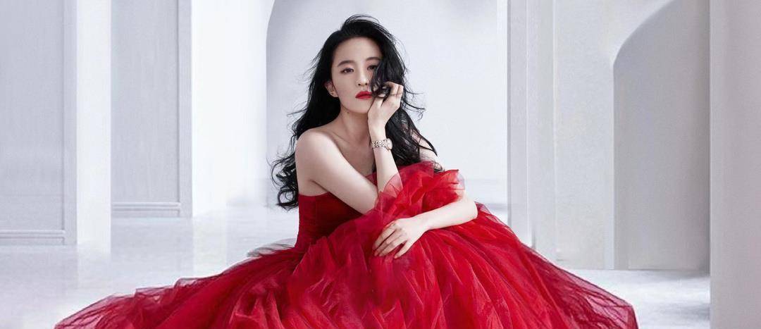 娱乐圈中的红裙美人,陈都灵依旧清纯,刘亦菲美中带飒!