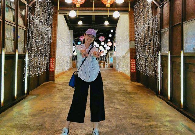 原创39岁台湾甜美童星卓依婷近照曝光离开歌坛20年家庭幸福女儿可爱