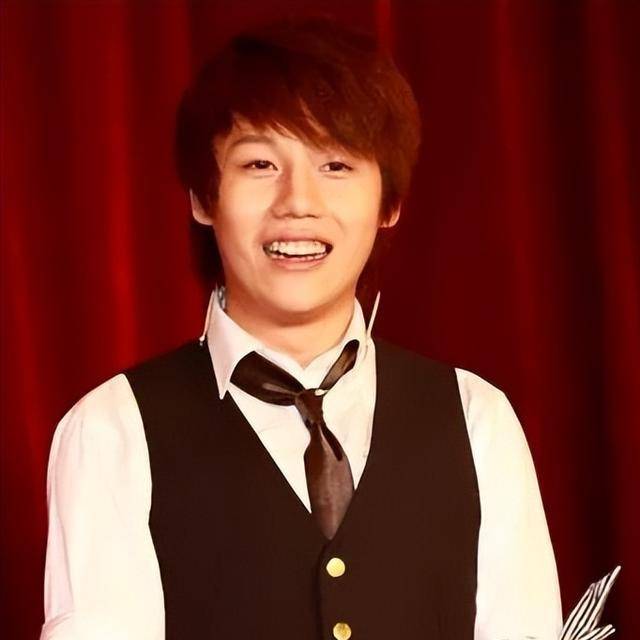 刘维:选秀双冠王,泫雅还曾给他伴舞,母亲的离世对他打击太大