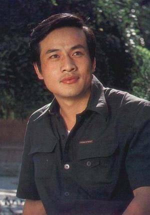 十三,迟志强,是长影厂当家小生,80年代炙手可热的演员和歌手,主演了