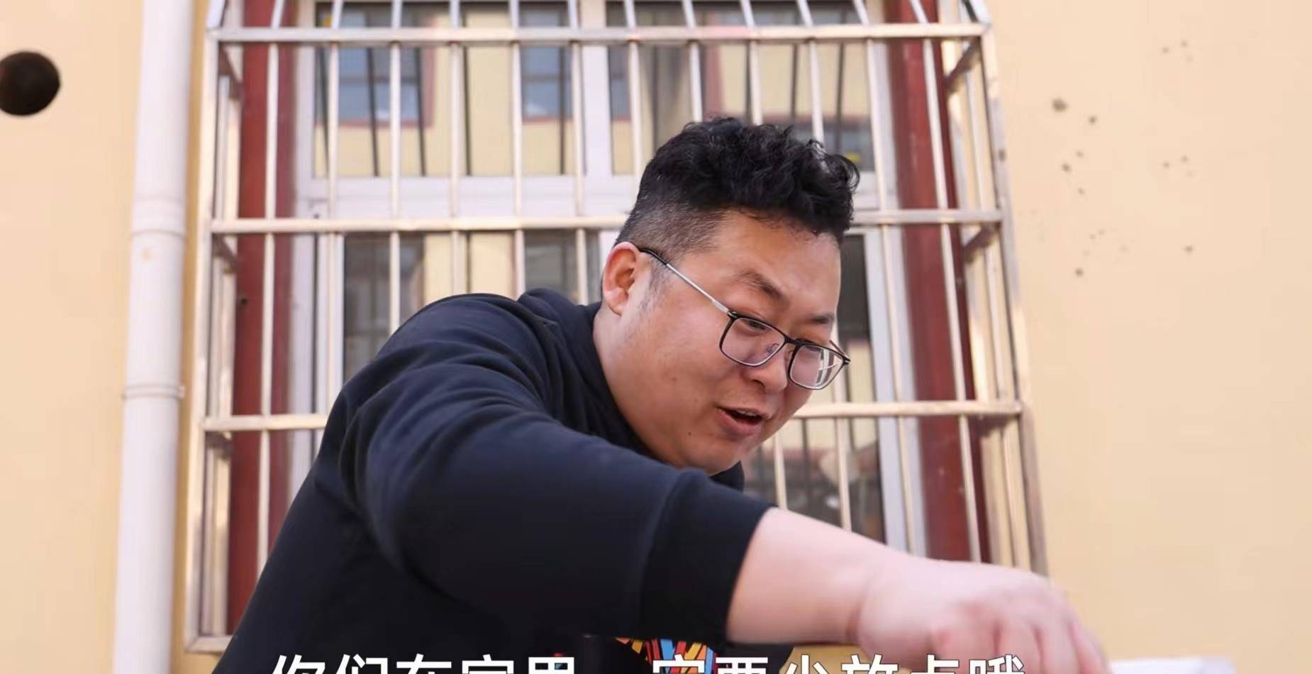 消失半年,千万网红半吨先生重新回归,网友:卖盐的该哭了