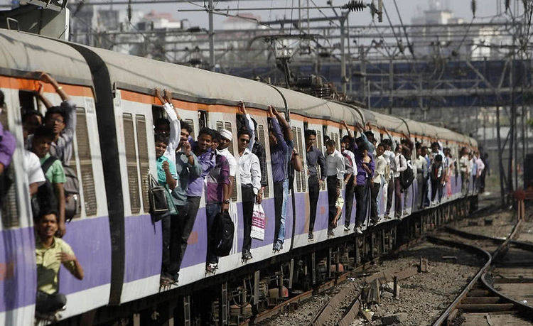 印度真的只有脏乱差？英国游客：那是你没见到印度地铁，异常干净