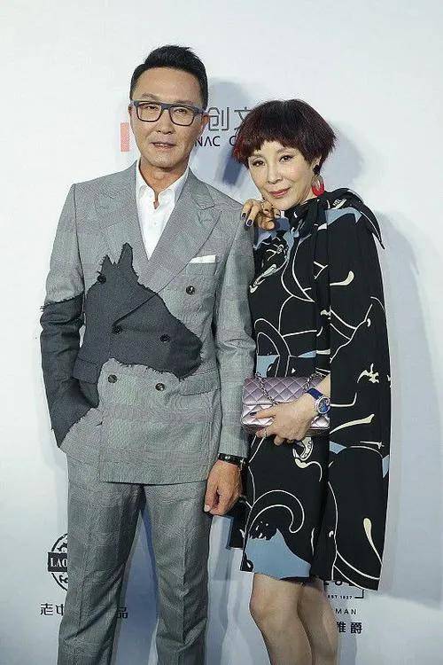 演员吴刚,用一盒冰激换来一个老婆,结婚31年零绯闻_岳秀清_铁人_什么