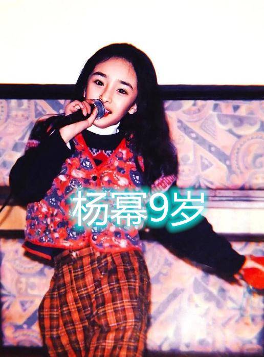 这是杨幂三岁时候的照片,她三岁的时候