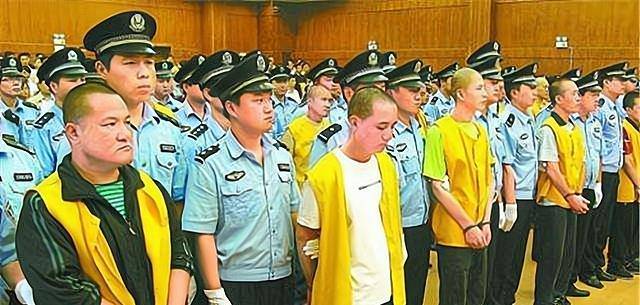 原创石家庄头号老大张宝林征服刘华强原型从小无爸无妈