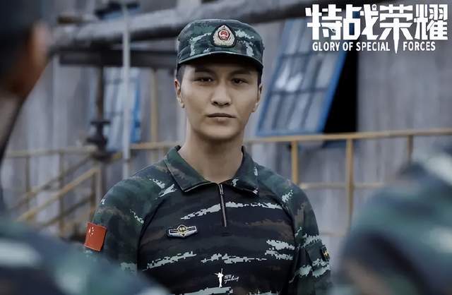 其实在这两部作品之前,刘硕在《火蓝刀锋》中就饰演了军人巴郎,看来