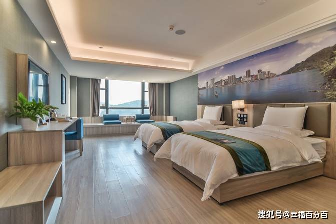 位置好酒店位于沿江大道上,正好可以看到江景,远处是宜昌市区最有名气