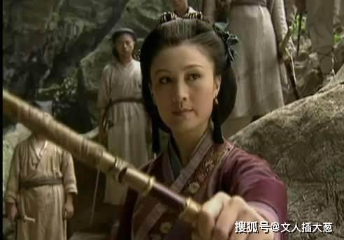 宁中则辽东大侠胡一刀长得男性魅力十足,一张黑漆脸皮,满脸浓髯,头发