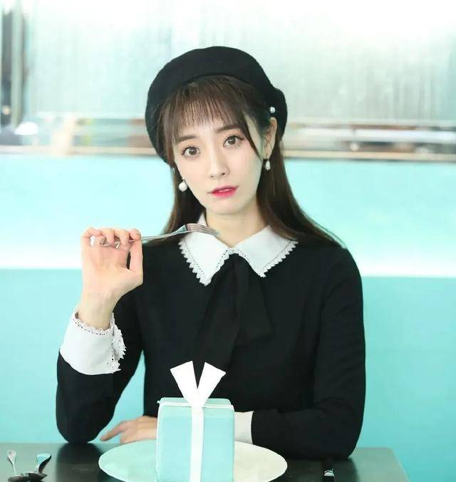 司雯嘉是上海人,据说还是个富二代,父亲是一家上市公司的老板,从小就