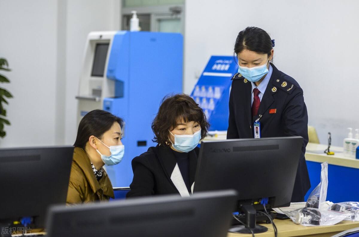 这几类公务员上班要穿制服入职免费发放一年四季不重样