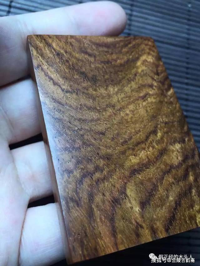 解剖珍贵的老黄花梨棕眼纹理图示你能看懂吗