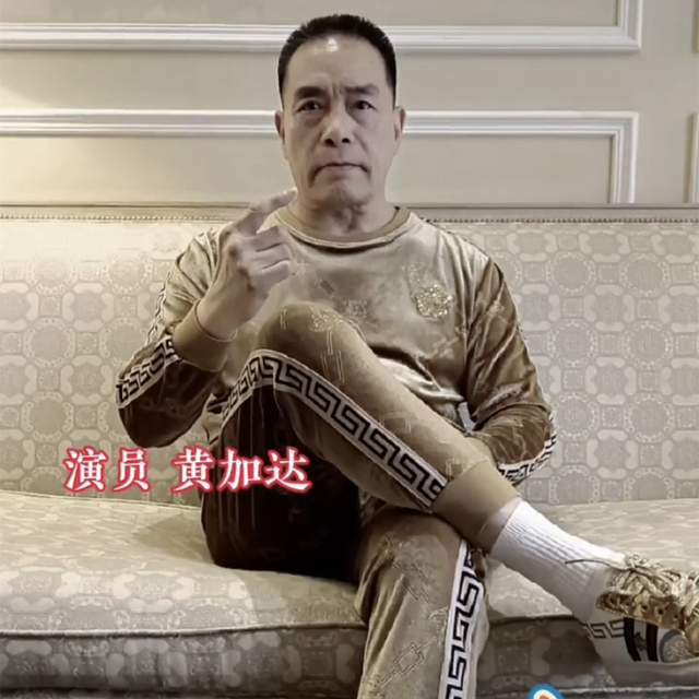 76岁动作巨星黄家达近照,浑身肌肉模样如50多,否定和李小龙切磋