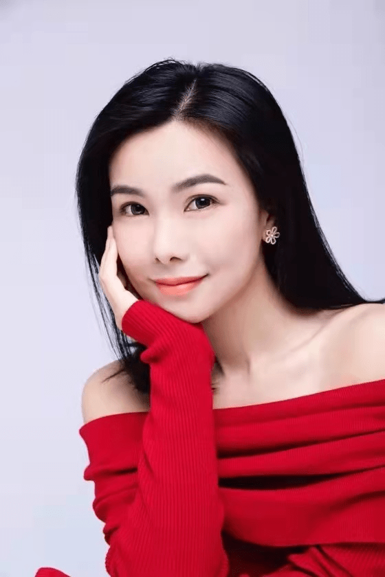 陌陌刘晨曦新书先让自己满意正式开售初定于五月举办签售活动