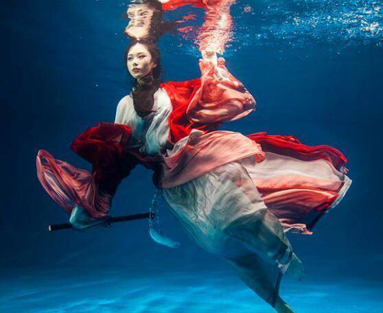 最近火了的水下汉服美得不可方物