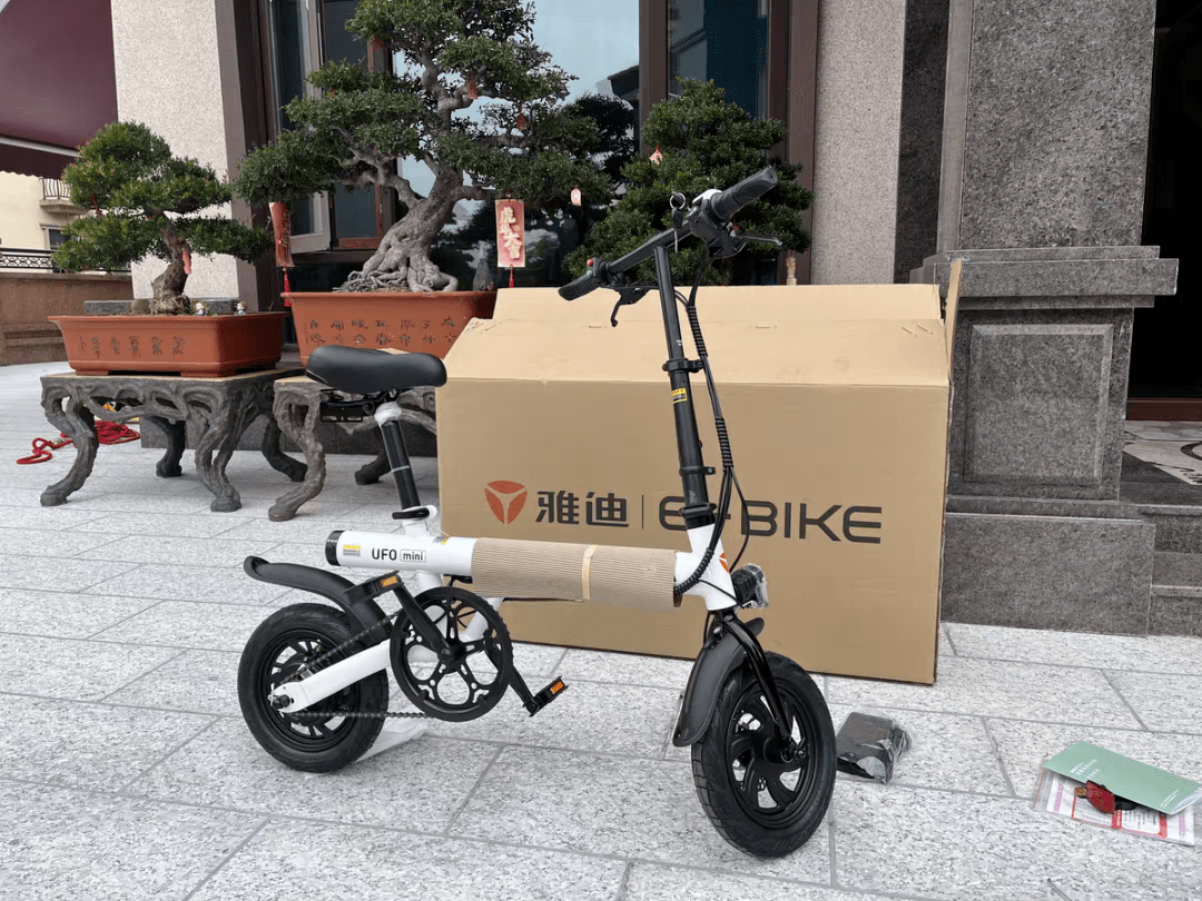 雅迪ufomini双驱电动自行车引领产业进入全新蓝海市场