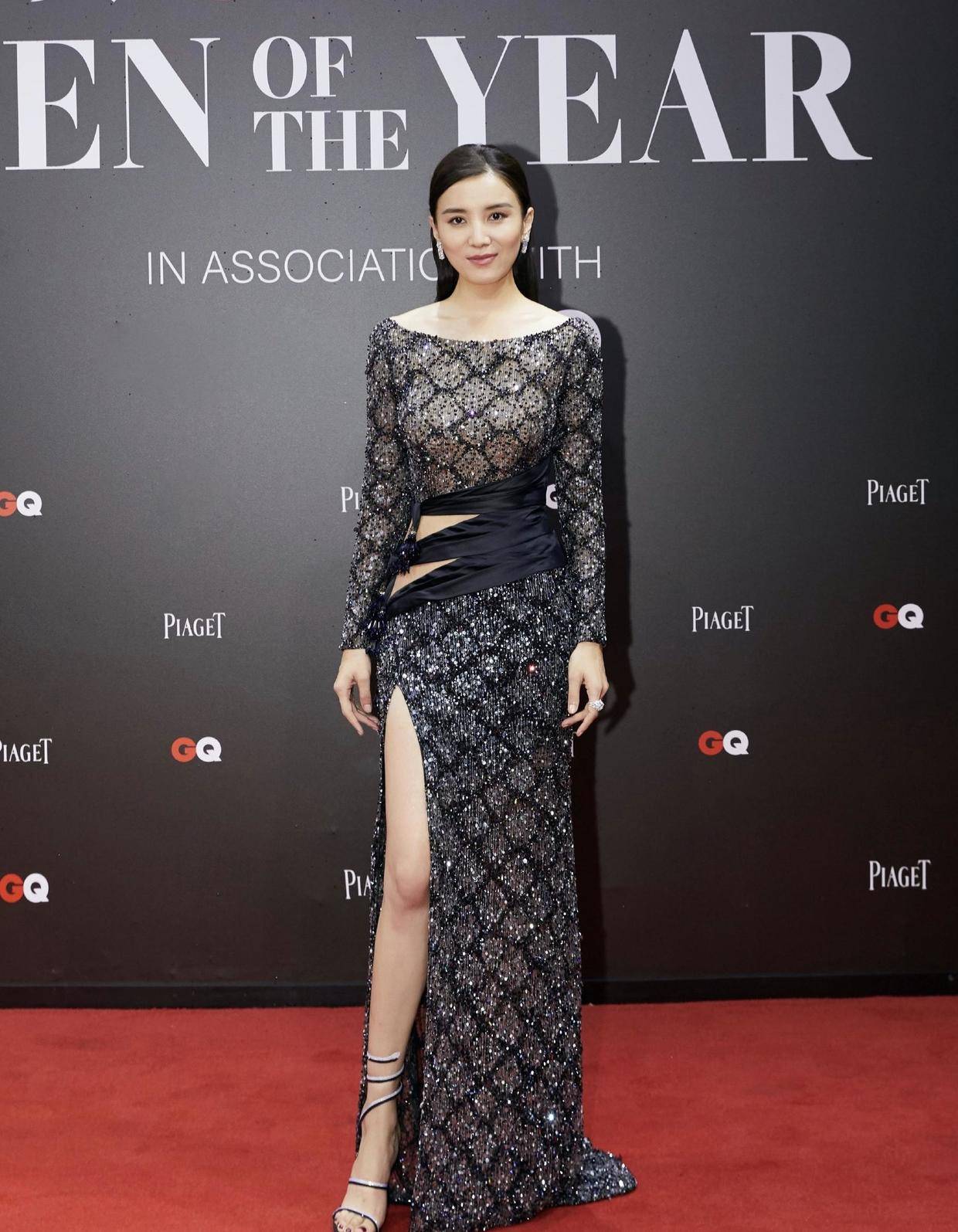 有一种高级女人味叫宋佳穿开叉连衣裙气质惊艳美极了