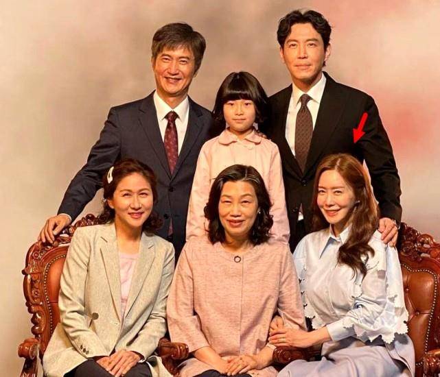 《巴黎恋人》女主角金廷恩近照曝光,45岁全脸崩坏就像整容失败_观众