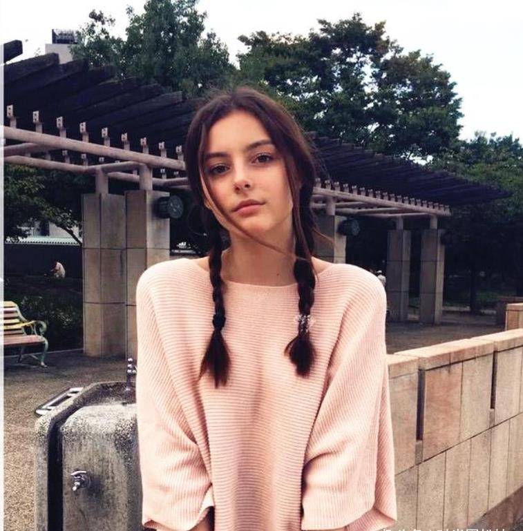 白俄罗斯18岁超模 气质独特仙女范,古典穿搭万人迷