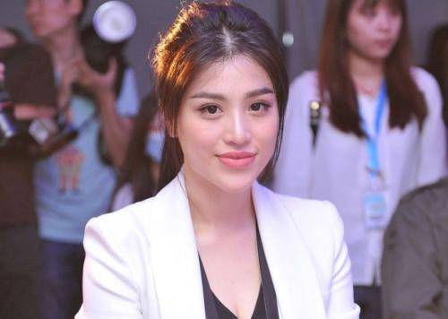 刘翔30岁前妻葛天晒近照坐百万豪车出行气质不俗身材时尚