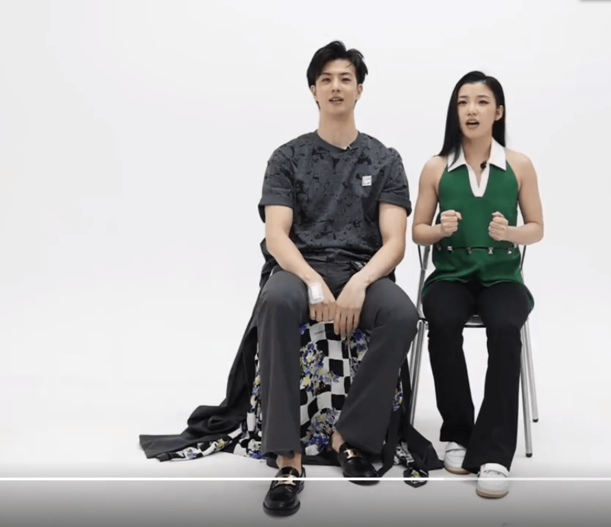 笑喷柳鑫宇扑到王诗玥怀中假哭撒娇要吃方便面玥玥一脸嫌弃