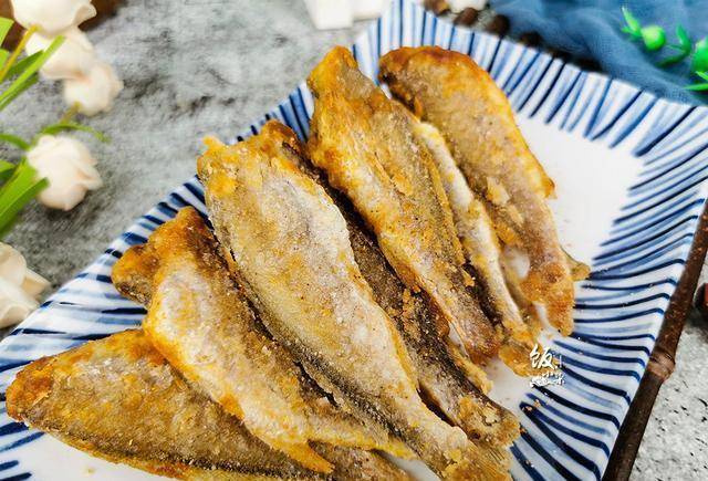 做油炸小黄鱼用面糊还是面粉常有人做错难怪不酥脆