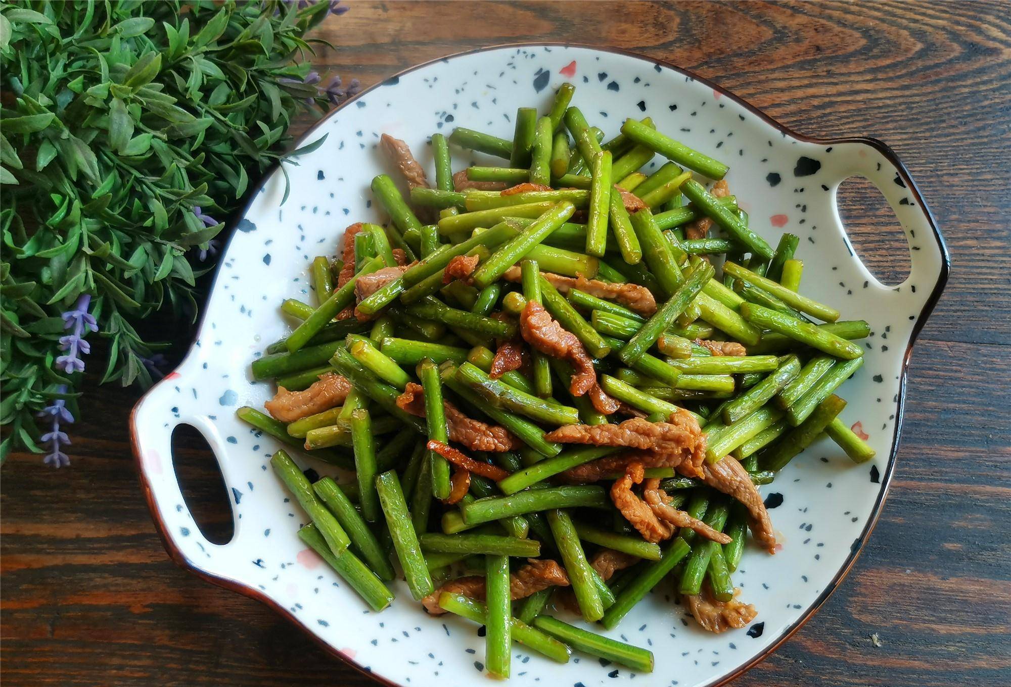 原創蒜薹炒肉是先炒蒜薹還是先炒肉這樣做蒜薹入味肉不硬