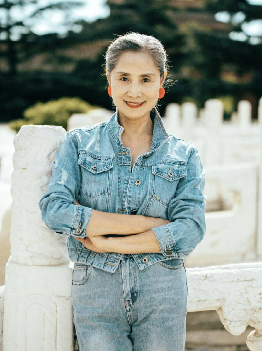 原创有一种美叫优雅到老看这位70岁奶奶的穿搭堪称同龄典范