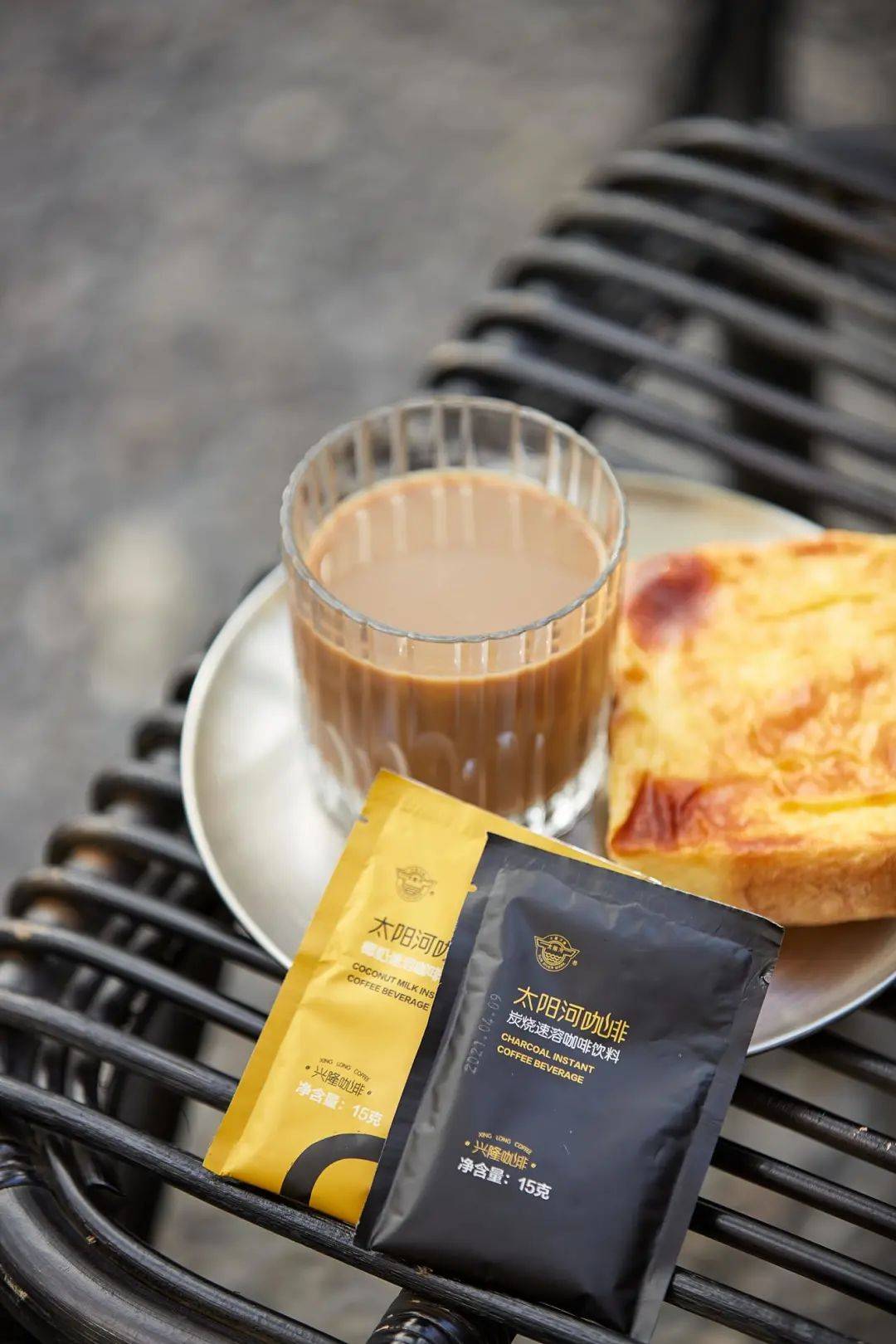 太阳河咖啡知识小课堂 |「生椰拿铁」啃着吃是什么感受?