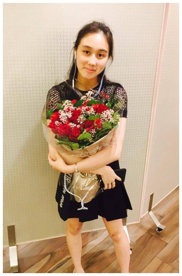 原创同是社交名媛何猷君妹妹比不过她华为总裁20岁千金气质太好