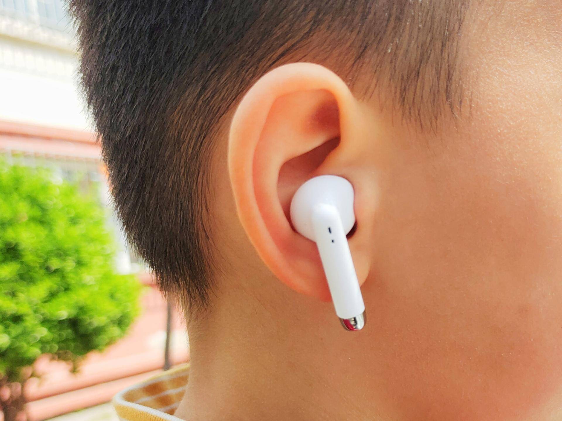 小巧的尊客X22耳机，不分年龄差别，统统是其音质的俘虏