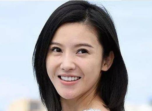 杨子姗晒近照被指变脸认不出,一个包两万多,家里盐都是贵族之品