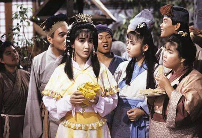 2,《乌金血剑》:早期tvb的电视剧都好看,周慧敏漂亮到不行.