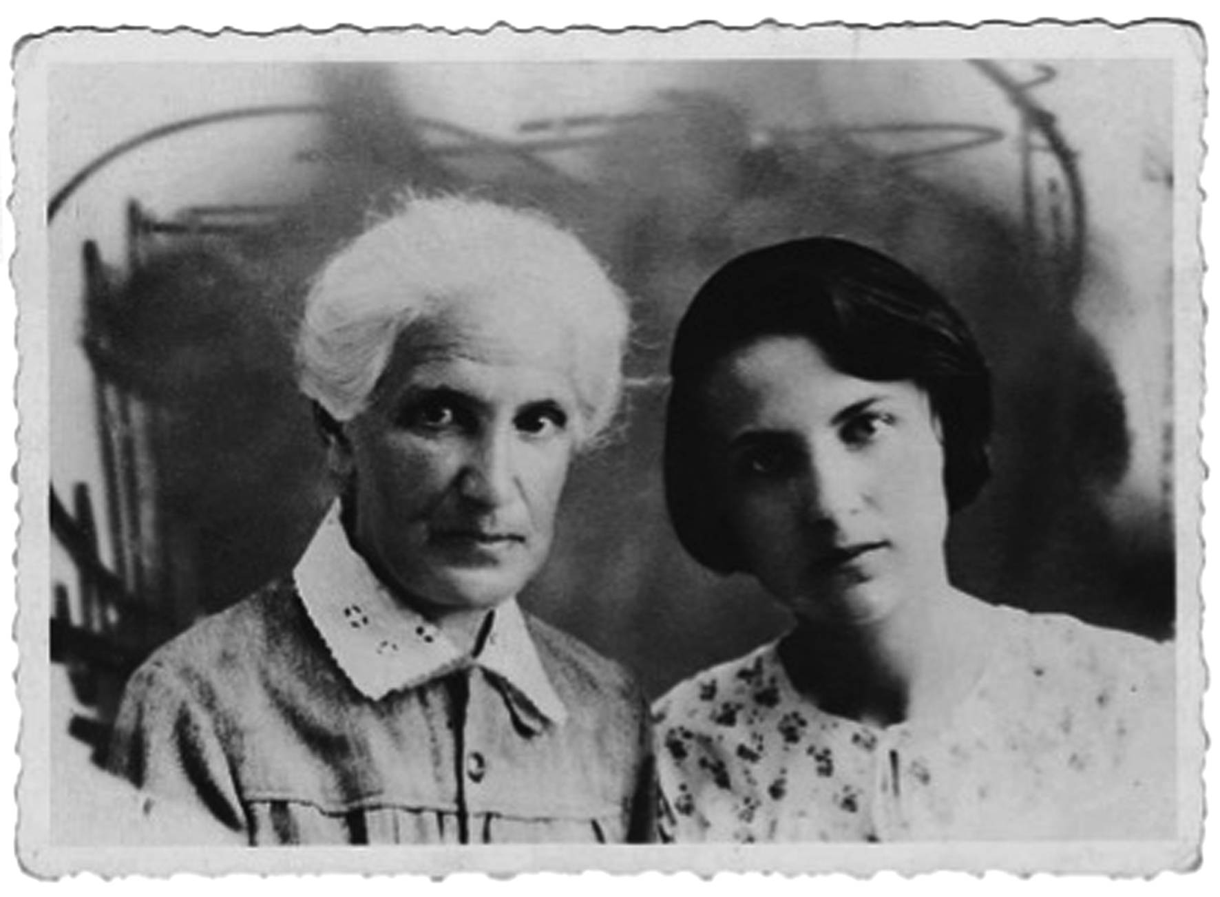 因为担心出身成分不好(曾经祖上真的有矿)再加上德国工厂的这段经历