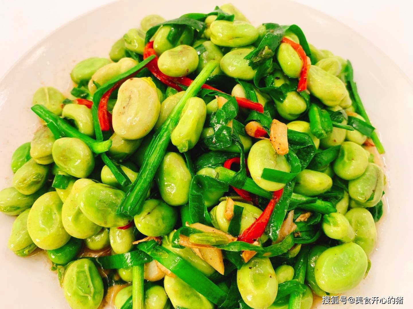 韭菜和它是"黄金"搭配,孩子吃了增强免疫力,女人吃了排毒美颜_蚕豆_胡