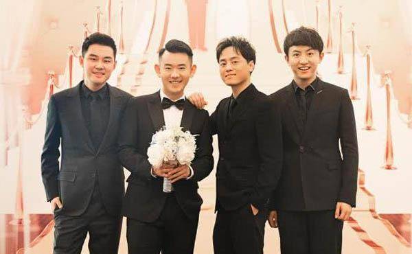 41岁李响晒宝宝小手官宣升级当爸,网友恭喜他幸好摆脱了孙骁骁_陈默