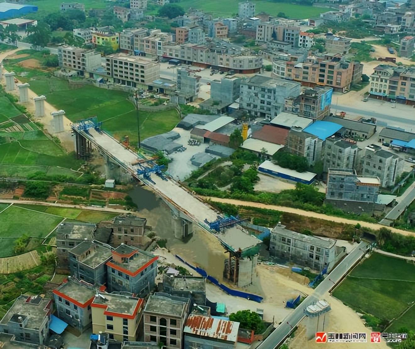 速度围观玉林北站的效果图:玉林北站位于北流市新圩镇平安山村,配套
