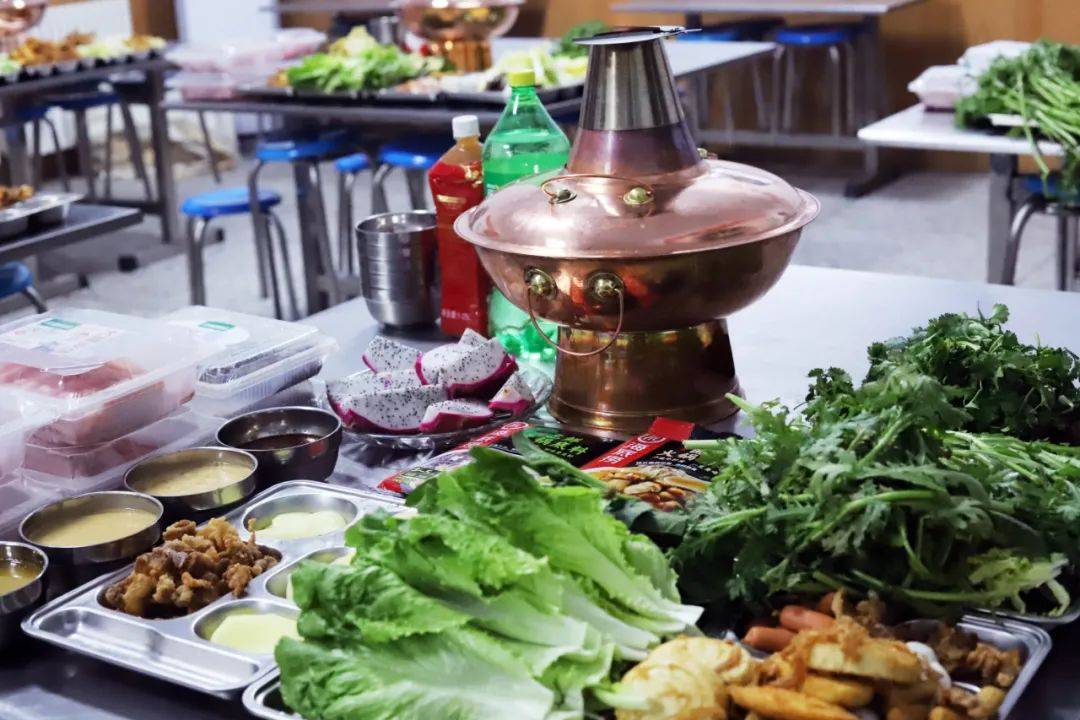 军队文职人员食堂图鉴!原来他们吃这么好!_部队_伙食_福利