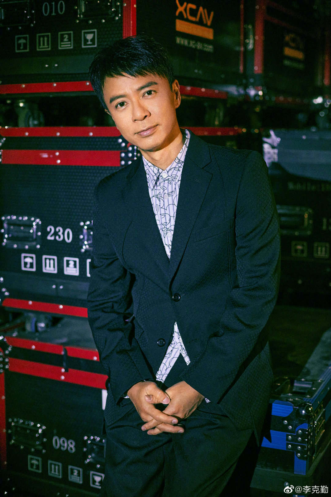 吸金王！李克勤10个月疑似吸金上千万，商演唱3首歌收6位数酬劳_合作_节目_乐坛