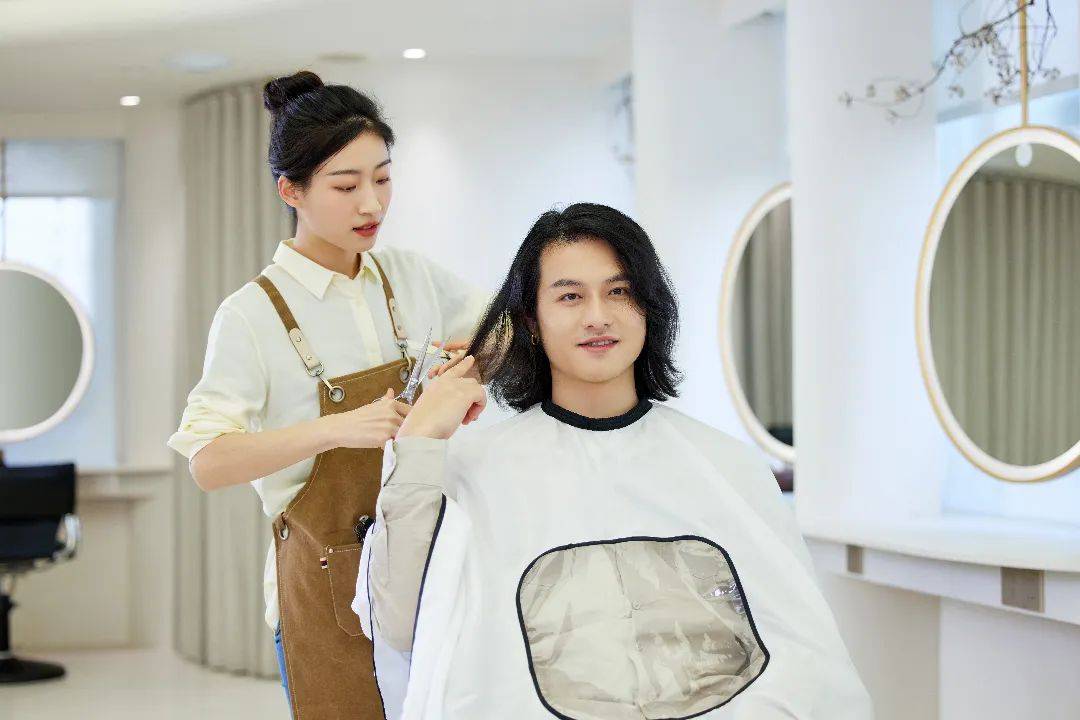 台湾女发型师老师图片