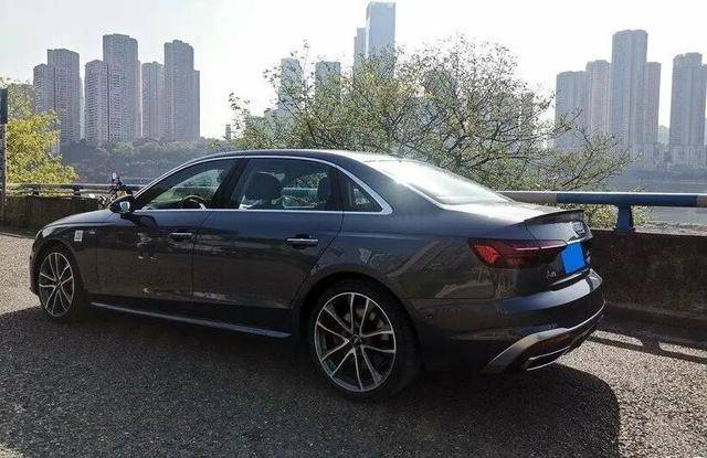入手新款奥迪A4L，对比宝马3系奔驰C级，朋友：实话实说_搜狐汽车_搜狐网