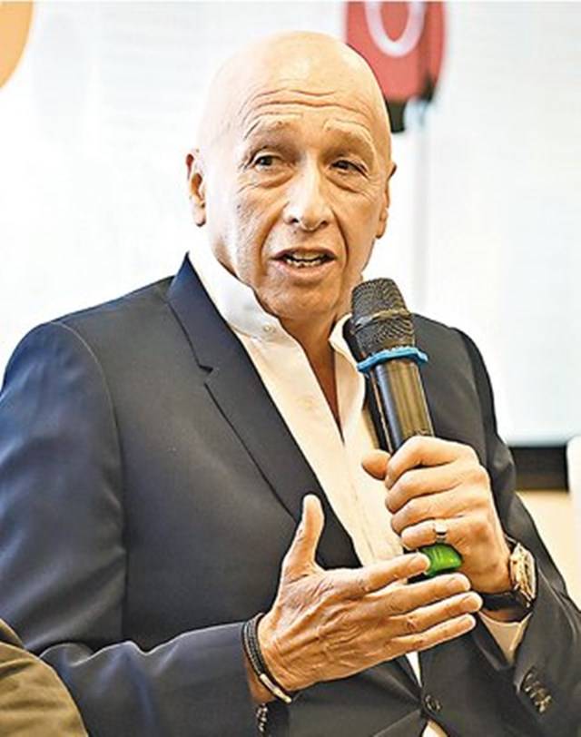 盛智文:放弃美国和加拿大双国籍,却携百亿资产加入中国籍