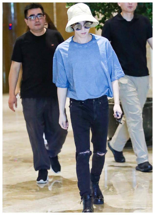 华晨宇只是改变了一下裤鞋搭配,就显高10cm,不料火了_裤子_颜色_穿着