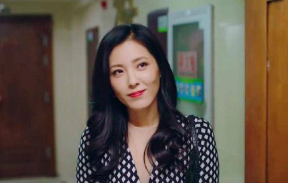 《下一站是幸福》最美后妈,43岁曾黎气场爆棚,一出场就被惊艳了_时尚