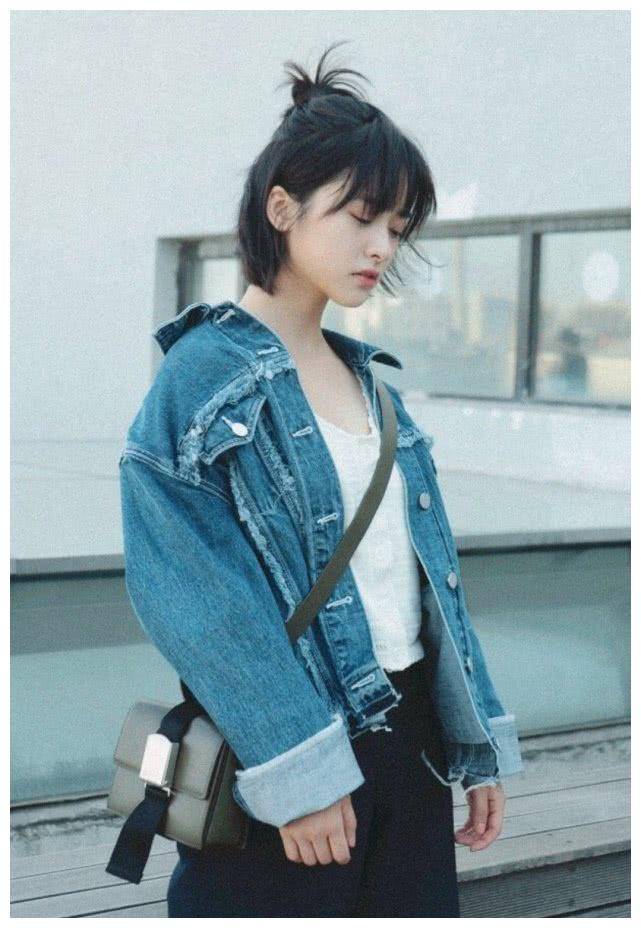 原创沈月真自信明知个子矮还穿胖胖裤不料穿出一米六大长腿